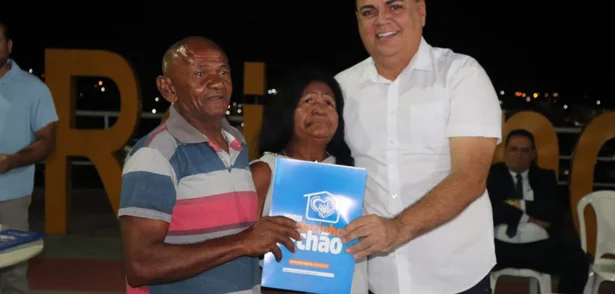 Prefeitura de São Raimundo Nonato entrega mais de 250 Títulos de Propriedade pelo programa Meu Pedacinho de Chão