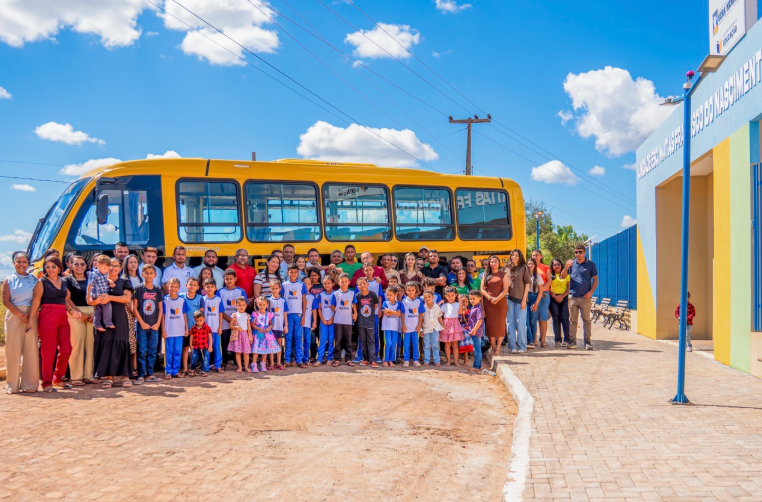Prefeitura de Vera Mendes entrega novo ônibus escolar e reforça transporte dos estudantes da zona rural