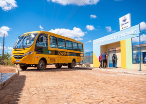 Prefeitura de Vera Mendes entrega novo ônibus escolar