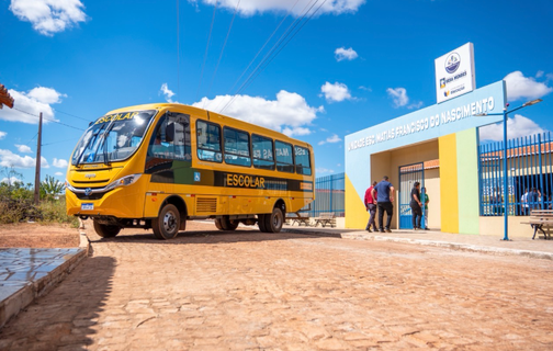 Prefeitura de Vera Mendes entrega novo ônibus escolar