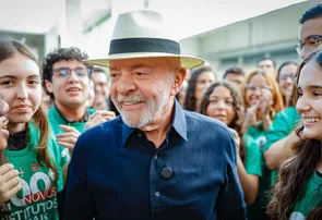 Lula anuncia nova linha de crédito para setores afetados pelo tarifaço dos EUA