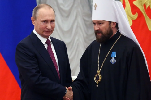 Presidente russo Vladimir Putin e padre Hilarion Alfeyev, bispo da Igreja Ortodoxa Russa