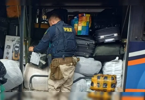 PRF encontra ossada humana em bagageiro de ônibus.