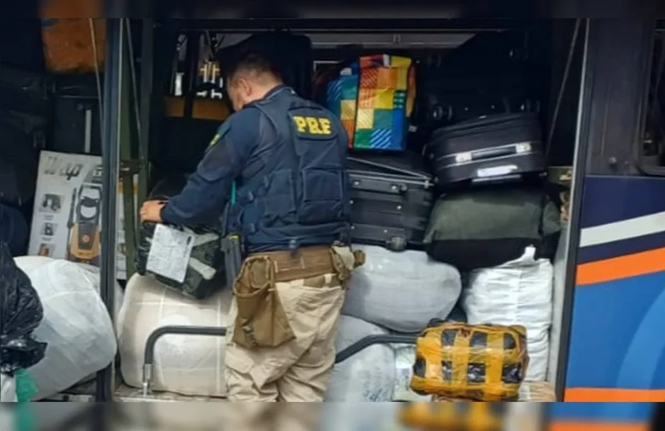 PRF encontra ossada humana em bagageiro de ônibus.
