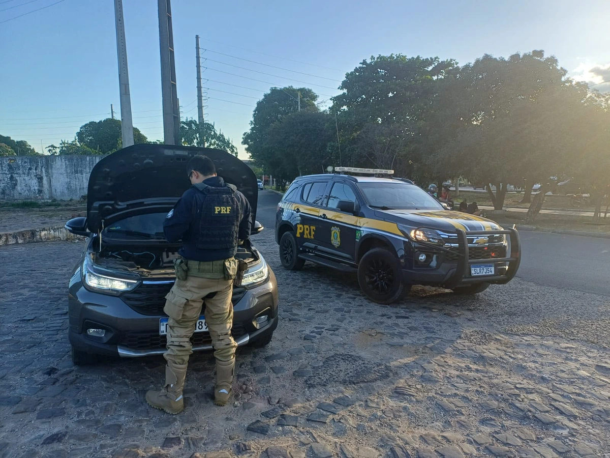 PRF recupera caminhonete adulterada e motocicleta irregular