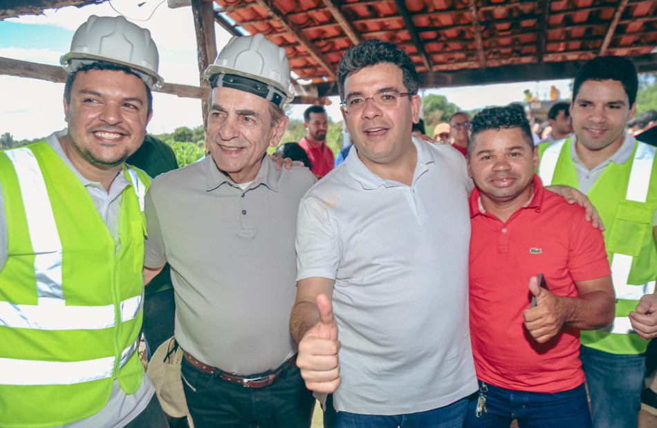 Rafael vistoria obras de recuperação da PI 239 entre Arraial e Cajazeiras do Piauí