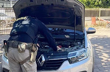 Renault Logan apreendido pela PRF