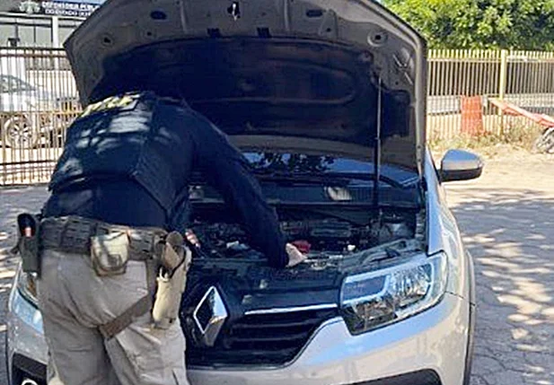 Renault Logan apreendido pela PRF