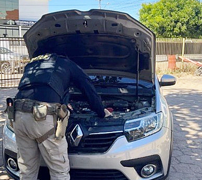 Renault Logan apreendido pela PRF