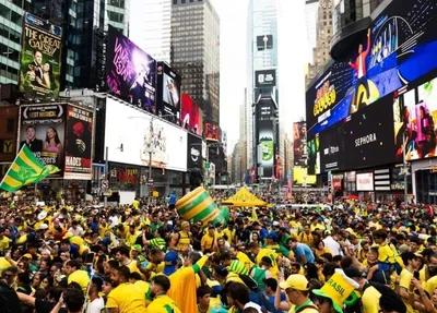 Reunião da torcida brasileira na Times Square, em Nova York