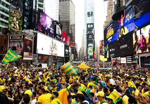 Reunião da torcida brasileira na Times Square, em Nova York
