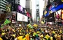 Reunião da torcida brasileira na Times Square, em Nova York