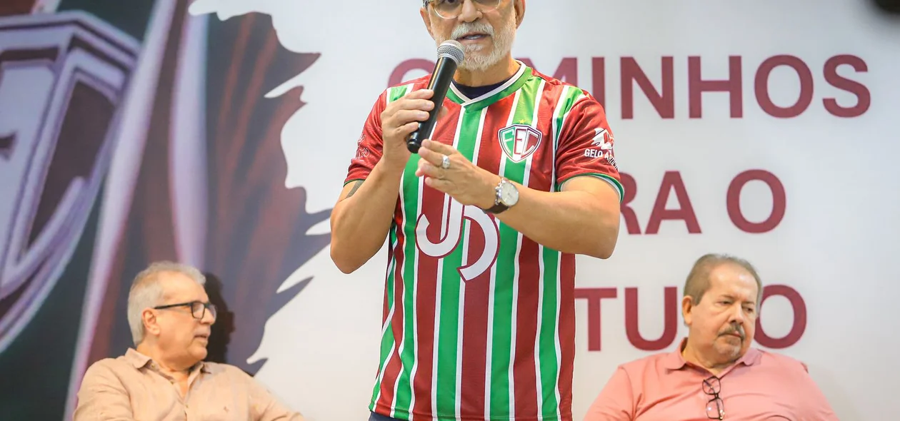 Ricardo Rocha com a camisa do Fluminense - PI
