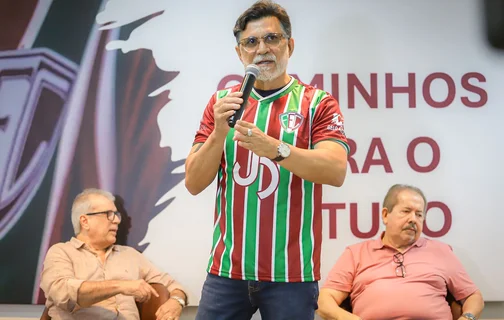 Ricardo Rocha com a camisa do Fluminense - PI