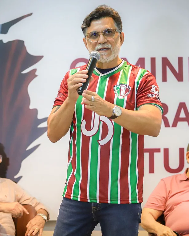 Ricardo Rocha com a camisa do Fluminense - PI