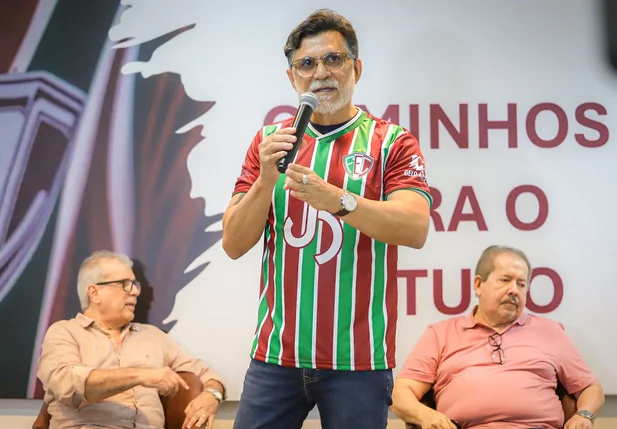 Ricardo Rocha com a camisa do Fluminense - PI