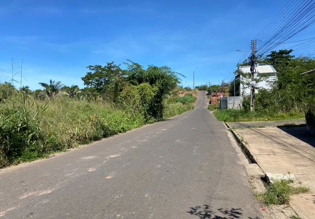 Rua Coheb, cruzamento com a Avenida José Soares, na região do Parque dos Sonhos (Angelim)