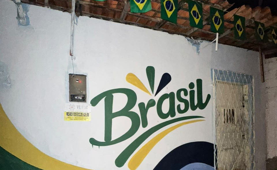 Rua Santo André, no bairro Novo Horizonte, entra no clima da Copa do Mundo