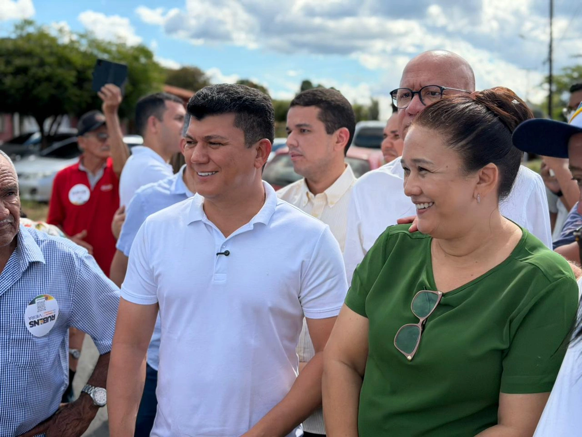 Rubens Vieira acompanha Rafael Fonteles na inauguração de asfalto em Agricolândia