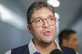 Secretário de Saúde anuncia concurso público no HGV