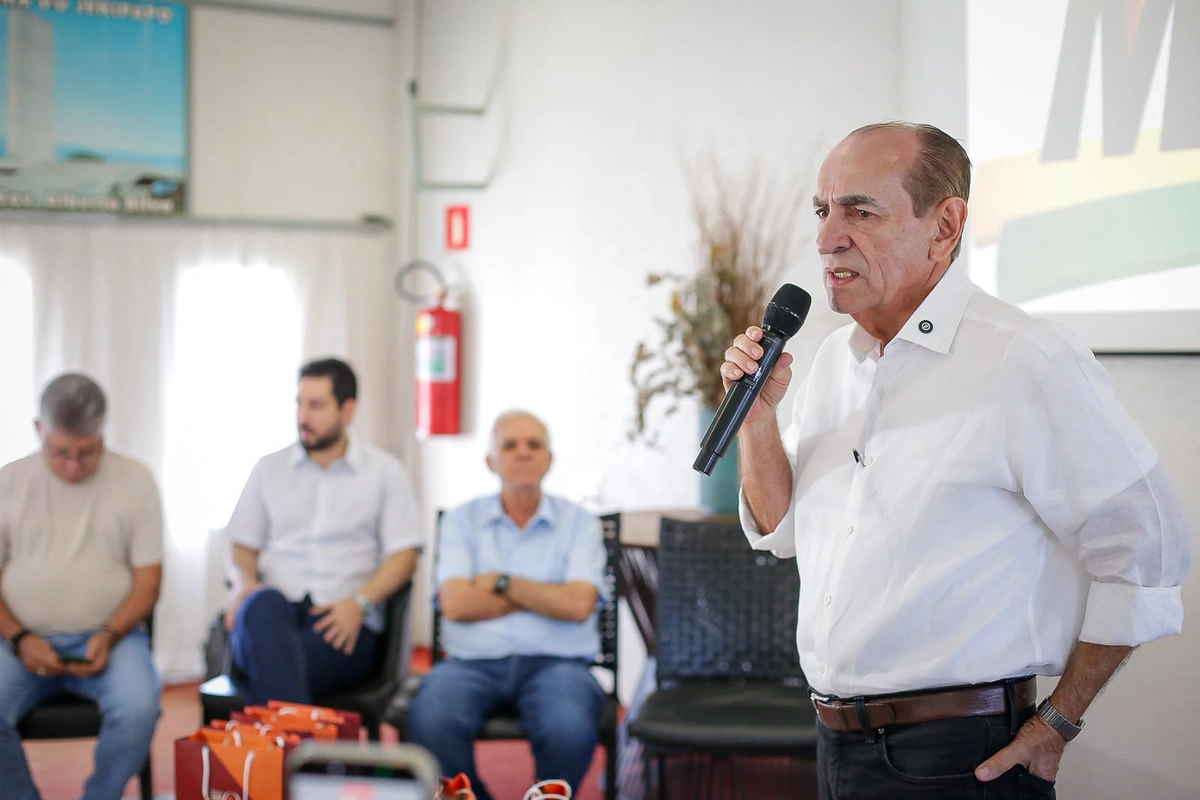 Senador Marcelo Castro durante encontro