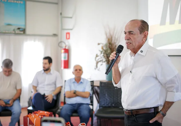 Senador Marcelo Castro durante encontro