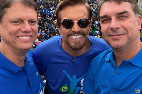 Tarcísio de Freitas, Estevam Hernandes e Flávio Bolsonaro