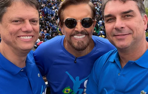 Tarcísio de Freitas, Estevam Hernandes e Flávio Bolsonaro