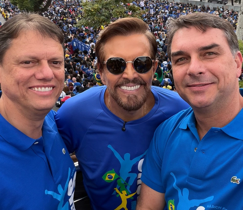 Tarcísio de Freitas, Estevam Hernandes e Flávio Bolsonaro