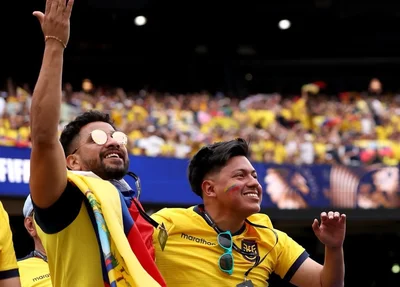 Torcedores do Equador comemoram vitória sobre a Alemanha na Copa do Mundo