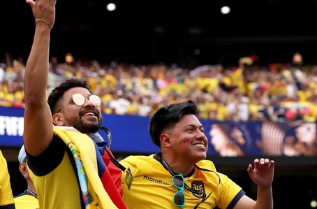 Torcedores do Equador comemoram vitória sobre a Alemanha na Copa do Mundo