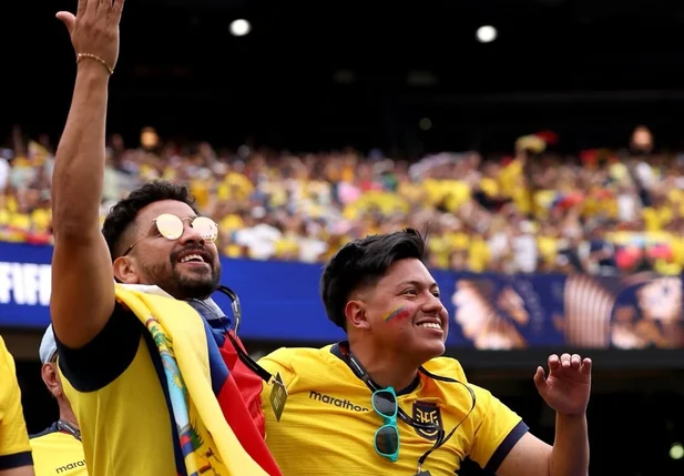 Torcedores do Equador comemoram vitória sobre a Alemanha na Copa do Mundo