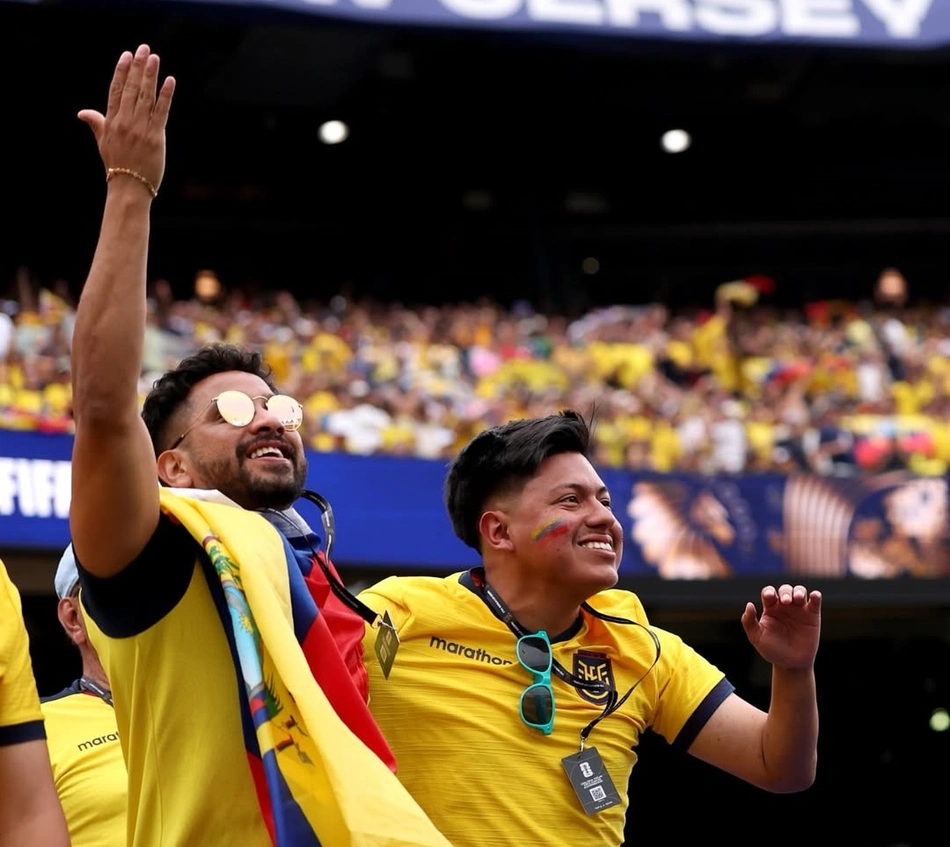 Torcedores do Equador comemoram vitória sobre a Alemanha na Copa do Mundo