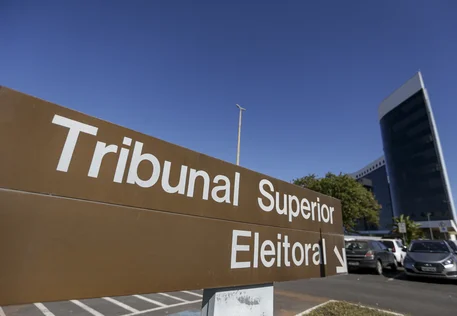Eleições 2026: pré-candidatos estão proibidos de apresentar programas de rádio e TV