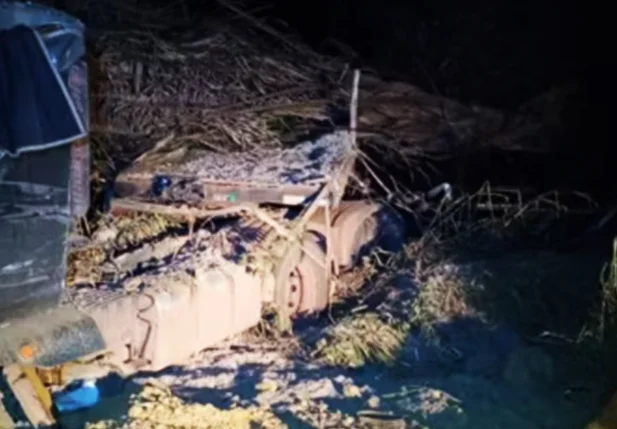 Veículo ficou destruído na PI 247