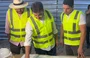 Vereador João Pereira, Rafael Fonteles e Leonardo Sobral em visita às obras de asfaltamento na zona leste de Teresina