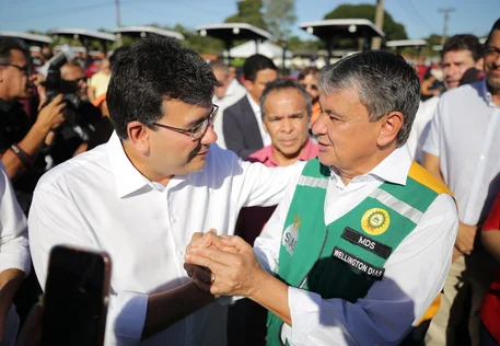 Wellington Dias e Rafael Fonteles entregam veículos avaliados em R$ 13,1 milhões para assistência social no Piauí