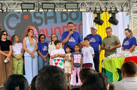 A abertura reuniu autoridades municipais