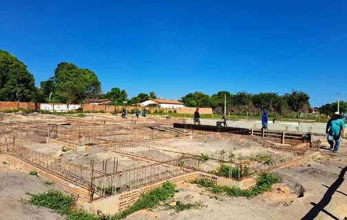 A obra está sendo construída dentro dos padrões modernos de infraestrutura educacional