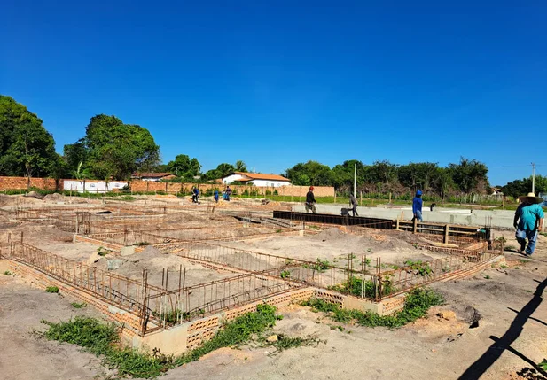 A obra está sendo construída dentro dos padrões modernos de infraestrutura educacional