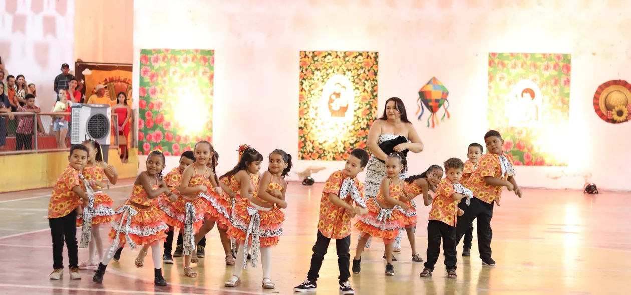 A programação contou com apresentações culturais de escolas da rede municipal