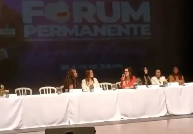 A promotora afirmou que “a fé é um direito privado que não deve ser estendido a outras pessoas em um evento público"