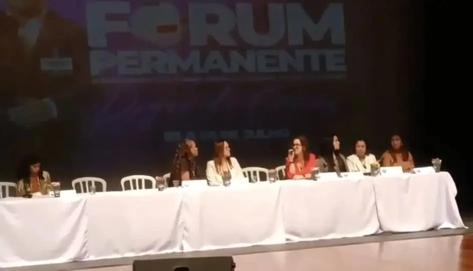 A promotora afirmou que “a fé é um direito privado que não deve ser estendido a outras pessoas em um evento público"
