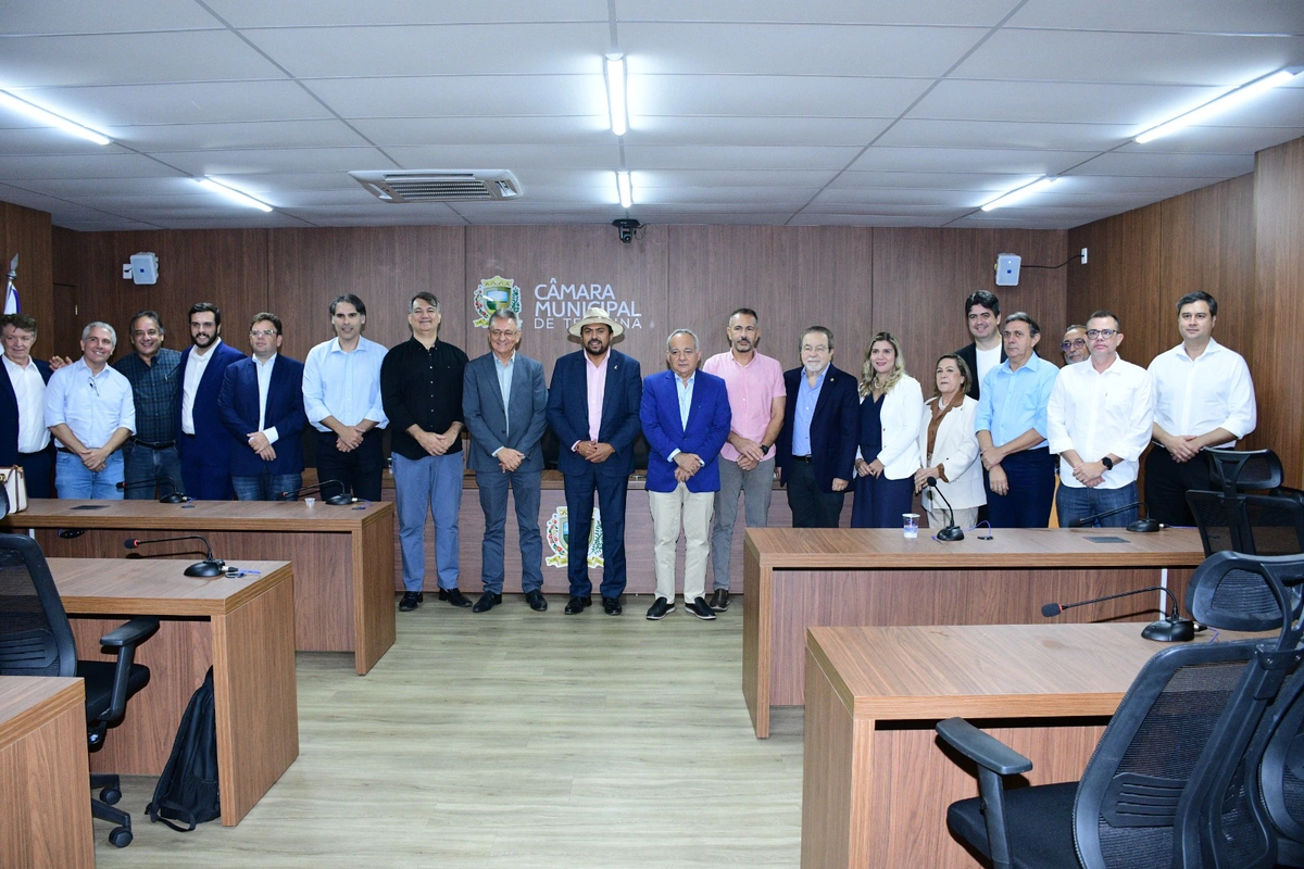 A Sessão Solene foi realizada no Plenário Vereador Miguel Silva, por iniciativa do vereador João Pereira