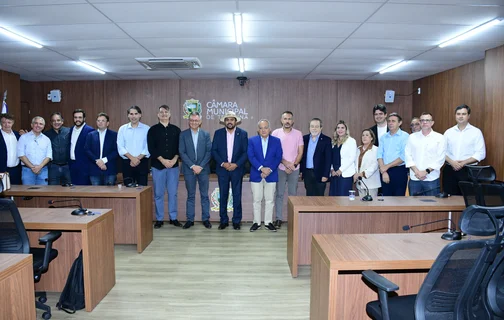 A Sessão Solene foi realizada no Plenário Vereador Miguel Silva, por iniciativa do vereador João Pereira