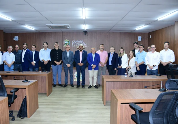 A Sessão Solene foi realizada no Plenário Vereador Miguel Silva, por iniciativa do vereador João Pereira
