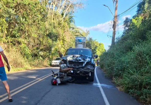 Acidente entre caminhonete e motocicleta deixa um homem morto em Teresina