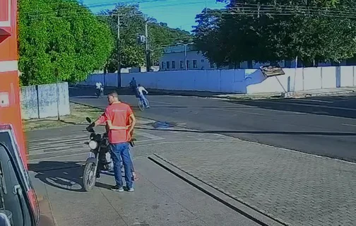 Acidente entre motocicleta e bicicleta deixa jovem gravemente ferido em José de Freitas