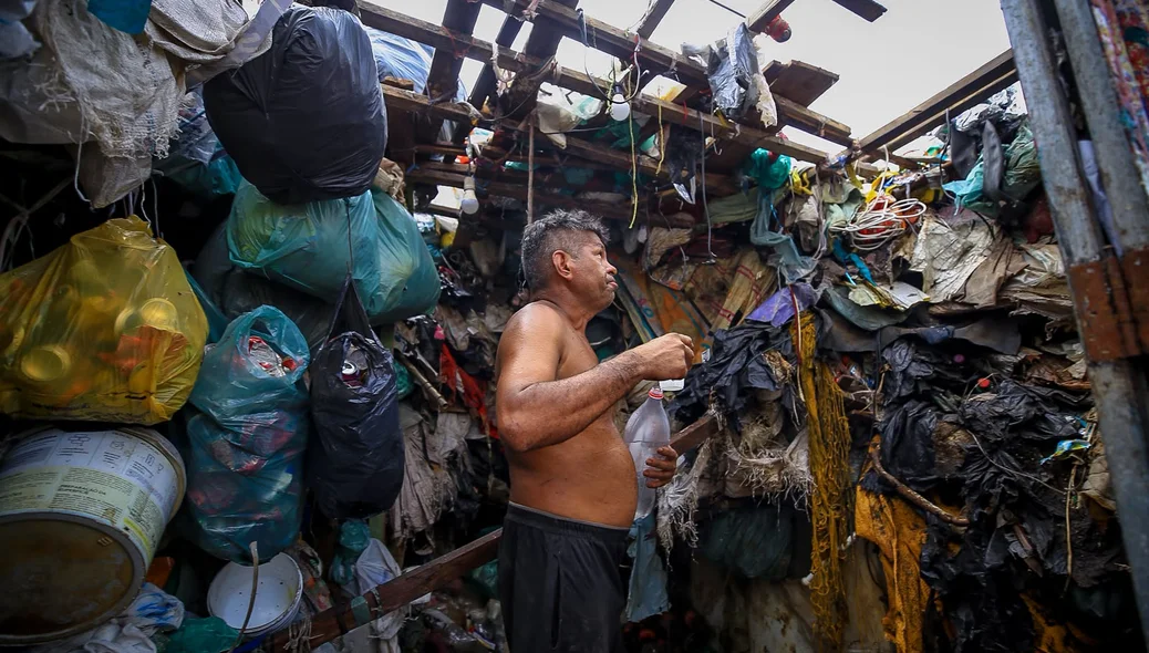 Acumulação de lixo na residência