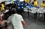 Adolescente pega carro escondido dos pais e atropela torcedores em bar de Patrocínio